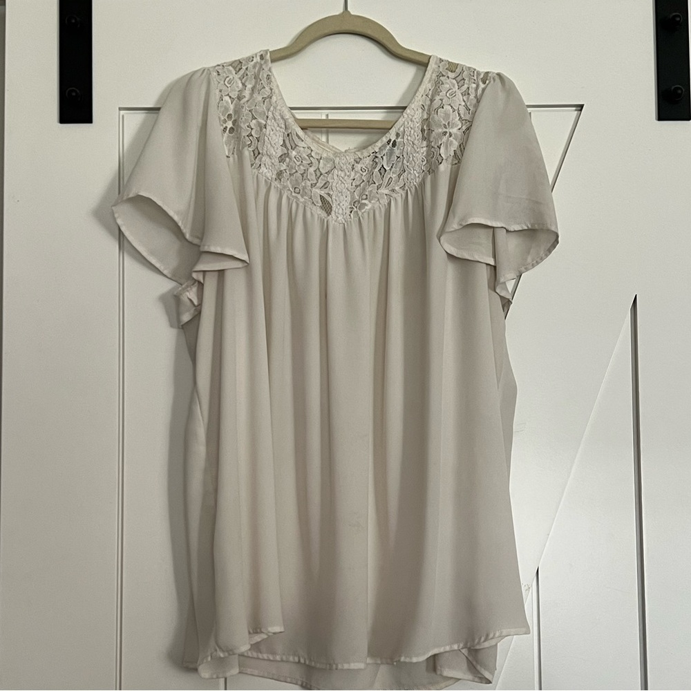 Torrid cream blouse with lace at neck. Buttons in back with flutter sleeve 3x